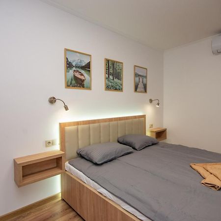 Csaladi Kikoeto Apartman Дьюла Экстерьер фото