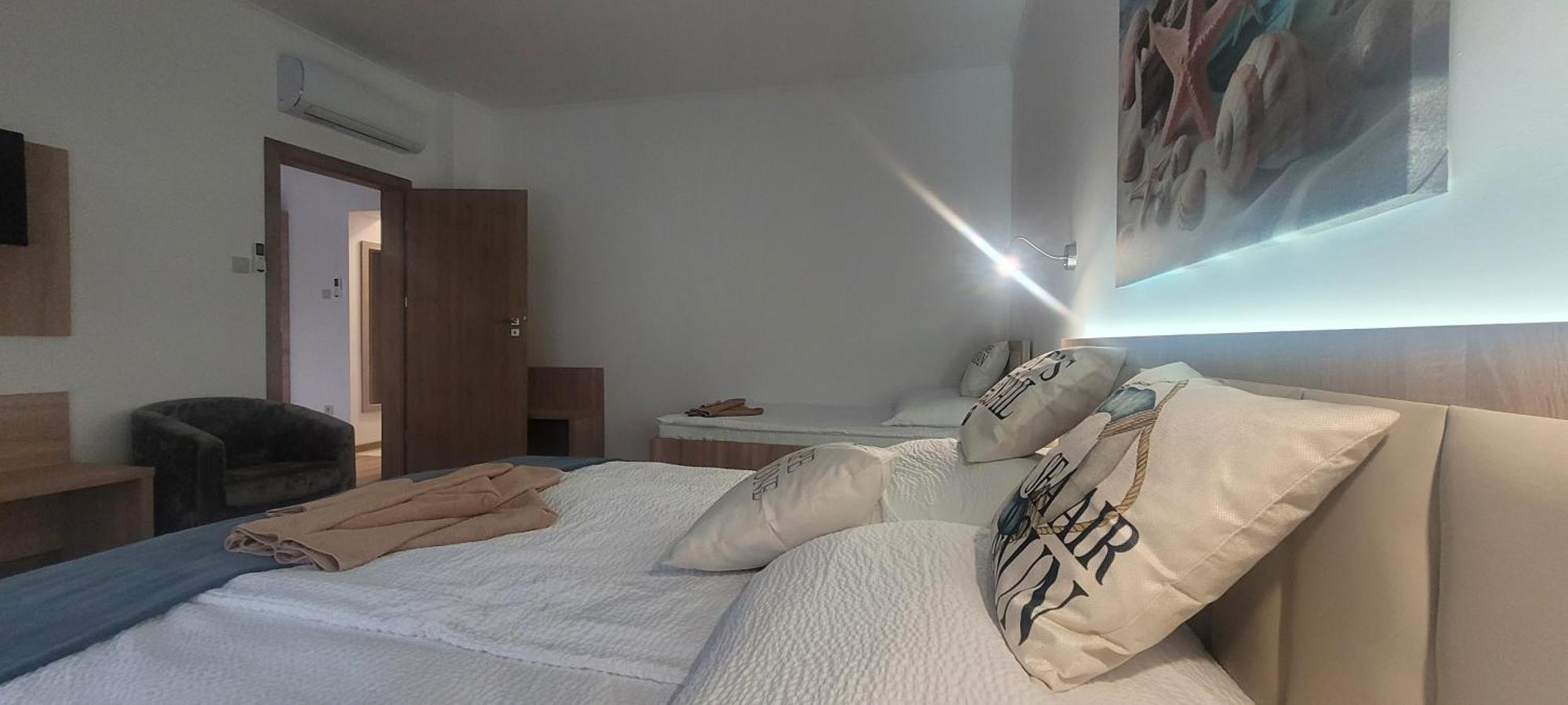 Csaladi Kikoeto Apartman Дьюла Экстерьер фото