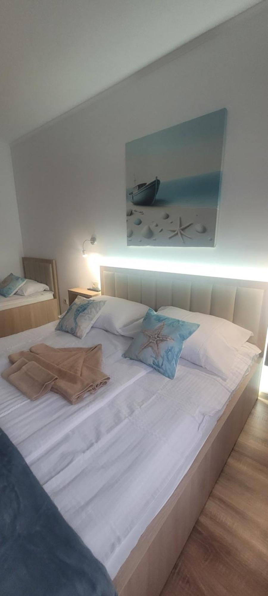 Csaladi Kikoeto Apartman Дьюла Экстерьер фото