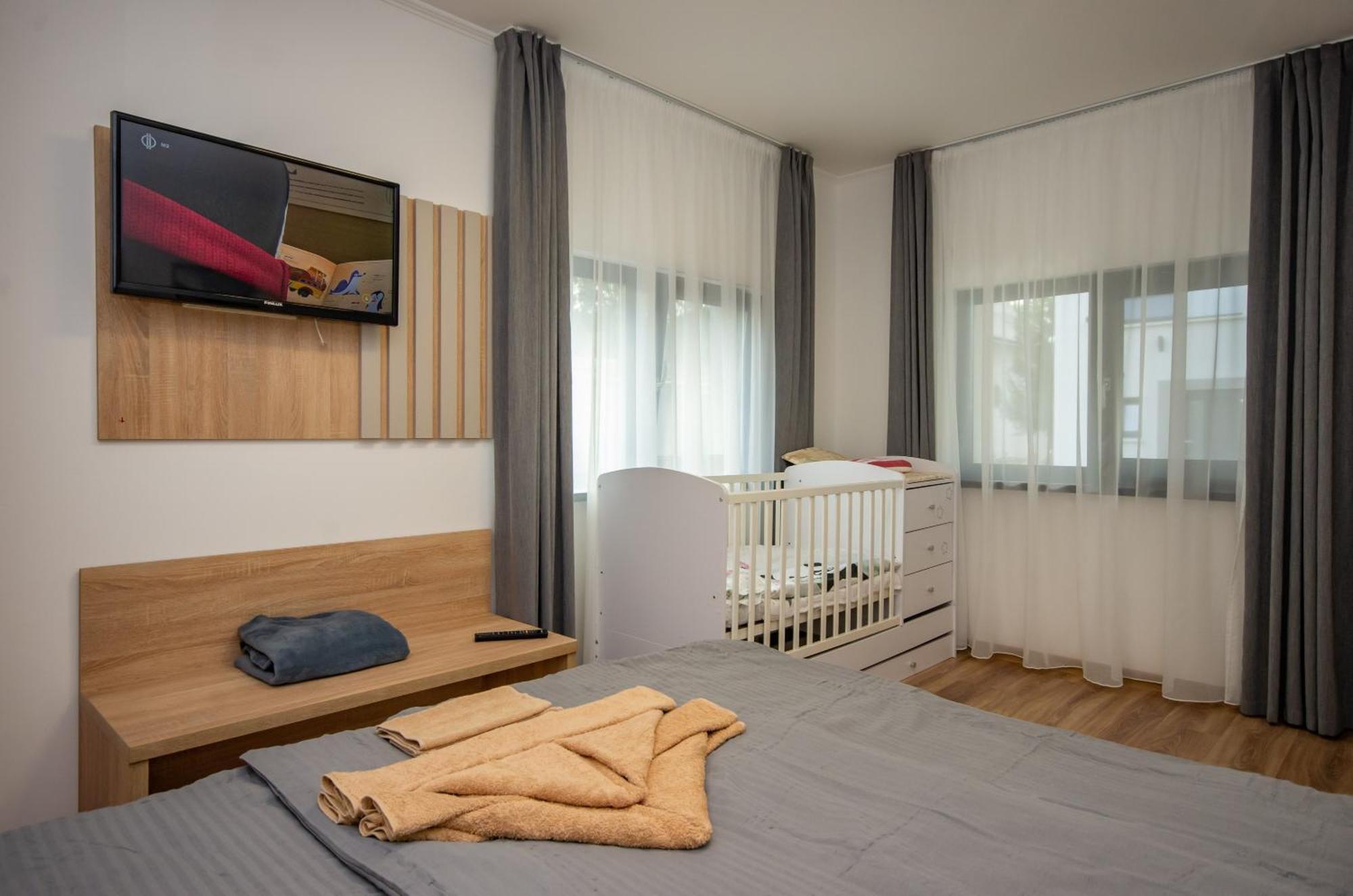 Csaladi Kikoeto Apartman Дьюла Экстерьер фото