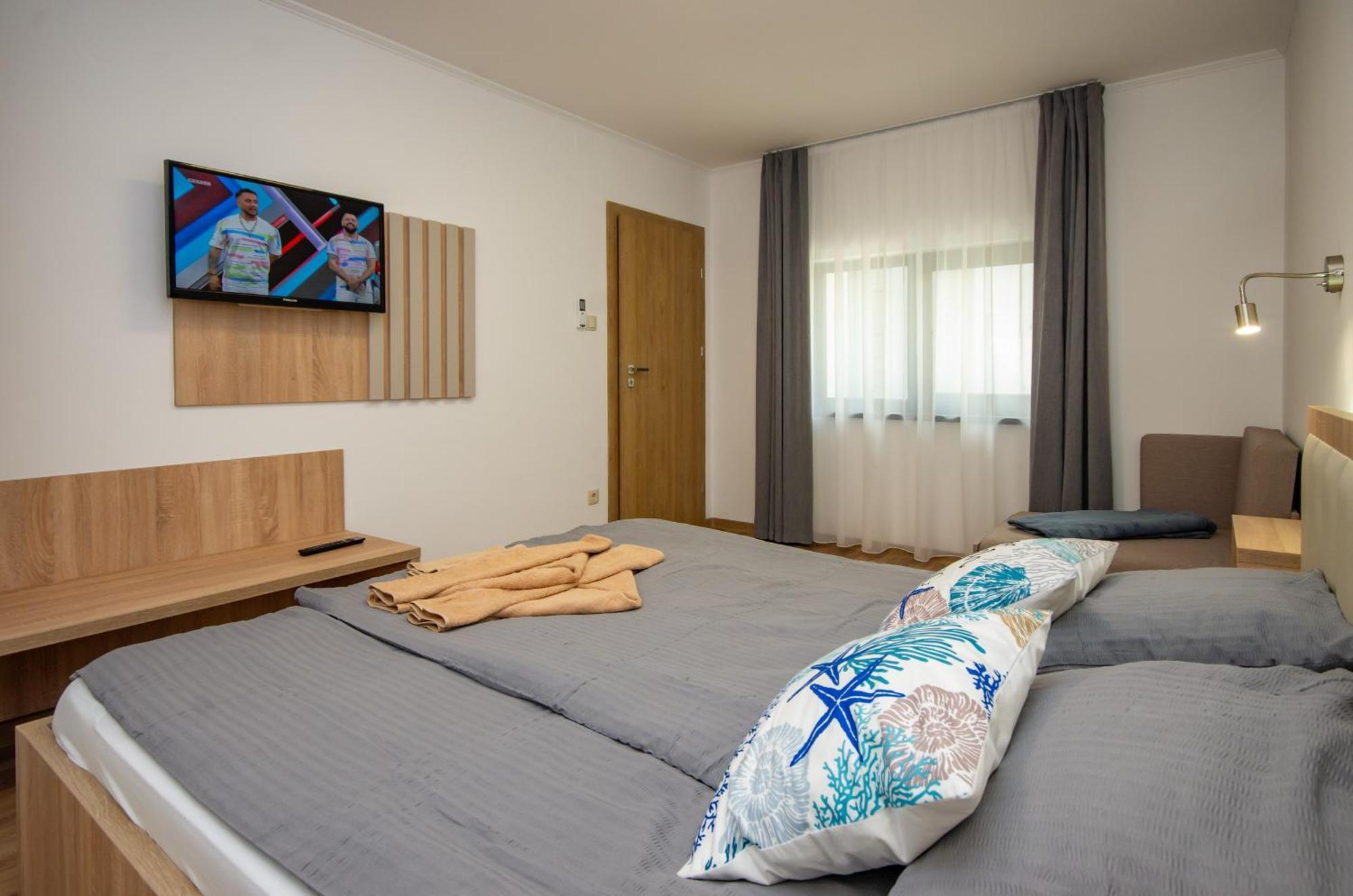 Csaladi Kikoeto Apartman Дьюла Экстерьер фото
