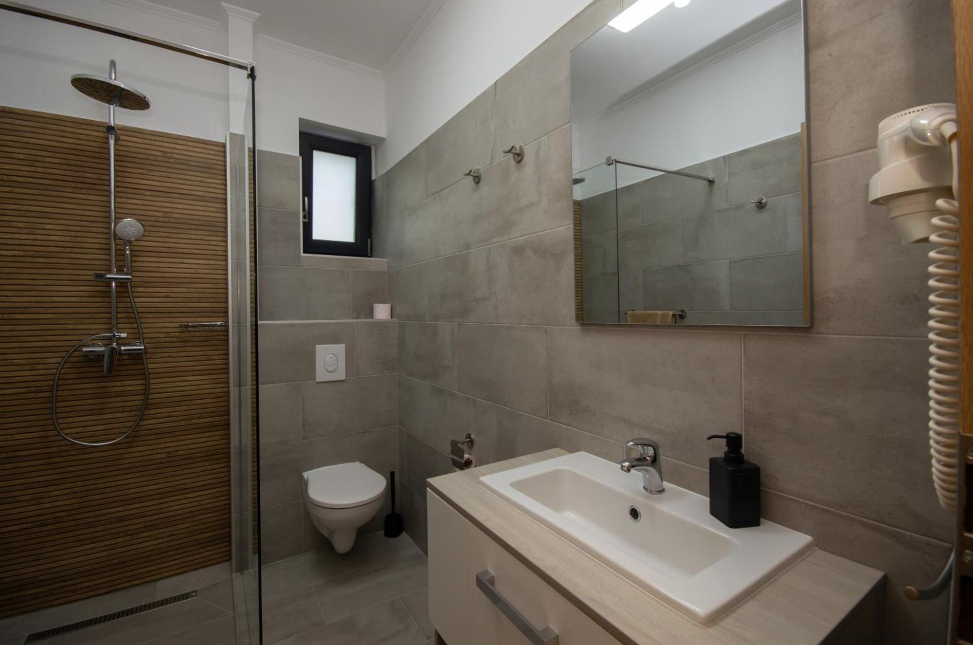 Csaladi Kikoeto Apartman Дьюла Экстерьер фото