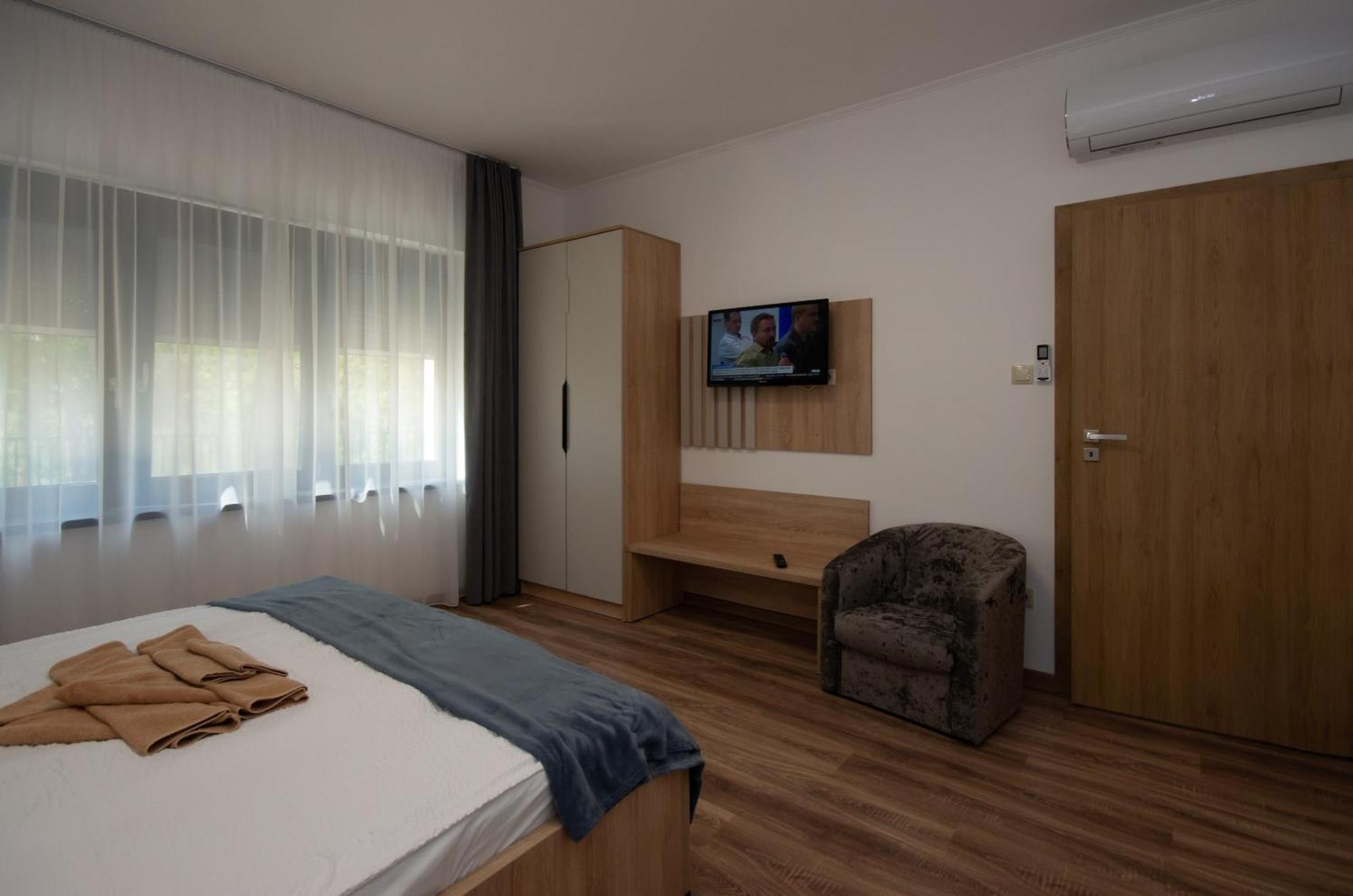 Csaladi Kikoeto Apartman Дьюла Экстерьер фото