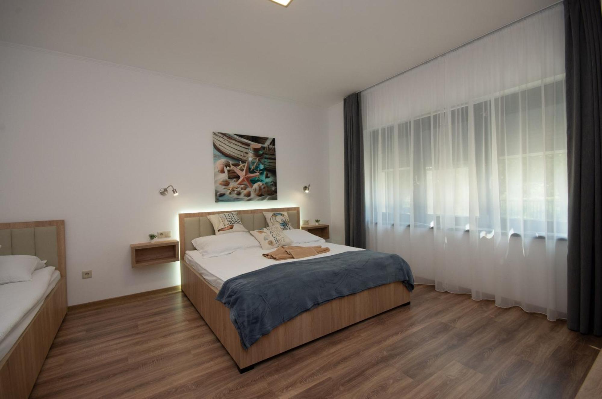 Csaladi Kikoeto Apartman Дьюла Экстерьер фото